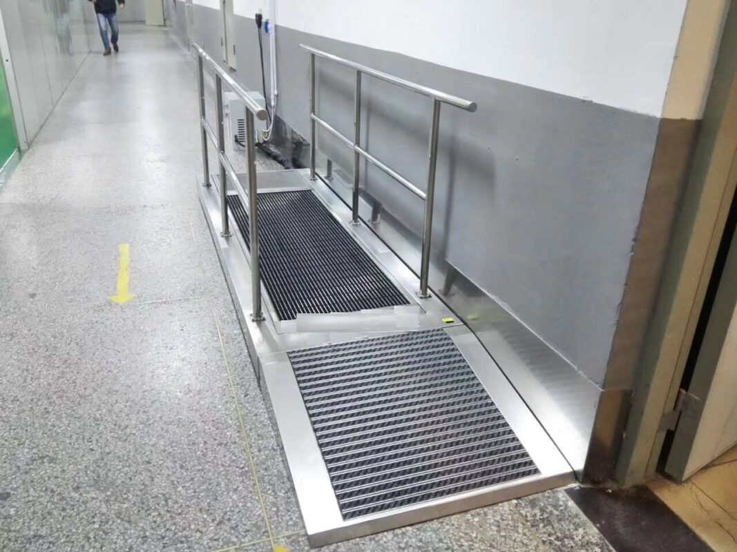 Lắp đặt Máy vệ sinh đế giày phòng sạch