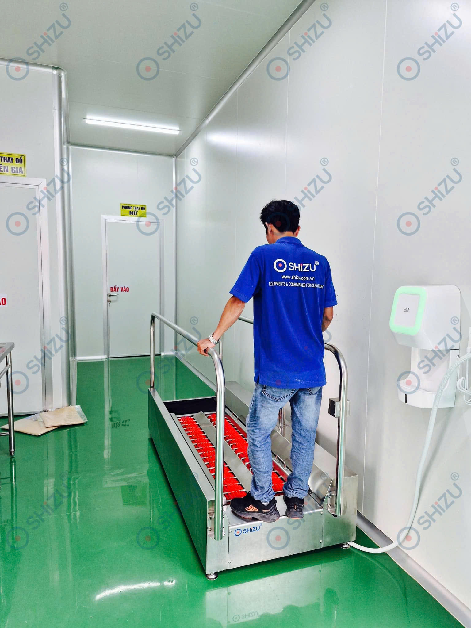 Máy vệ sinh đế giày bảo hộ ngành Thực phẩm