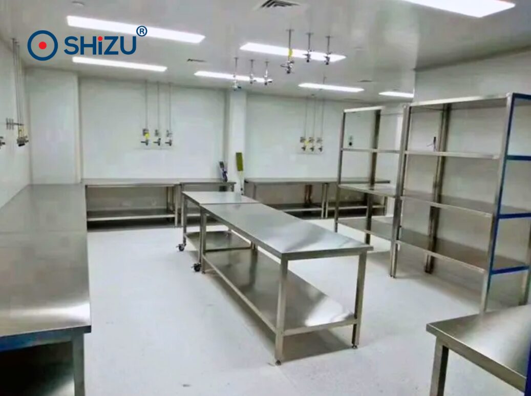 Bàn Inox Phòng Sạch Mặt Phẳng: 8 Tiêu Chí Nghiệm Thu Trước Khi Bàn Giao