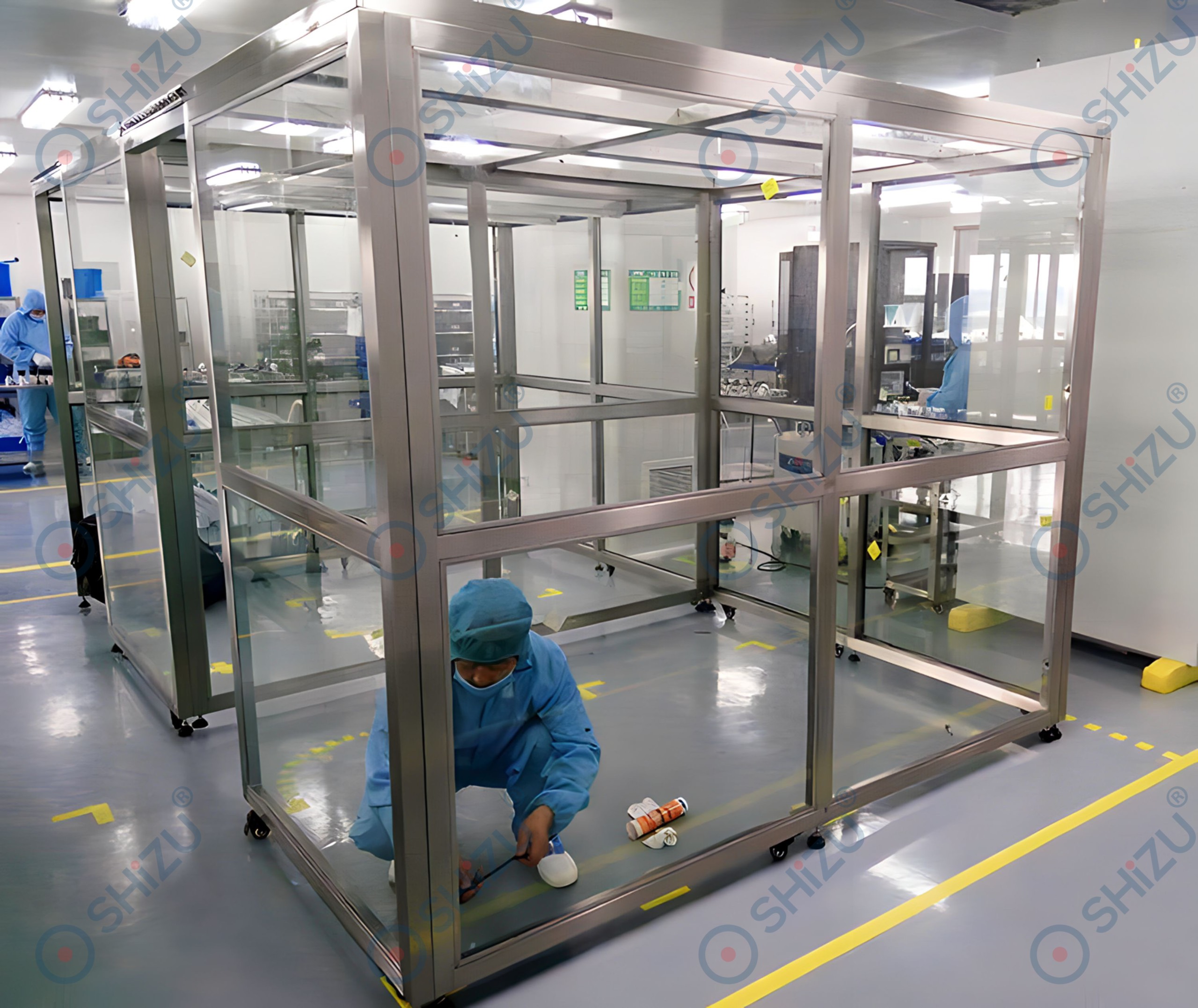 Clean Booth bằng khung inox và mica chống tĩnh điện