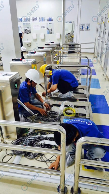 Máy vệ sinh đế giày tự động cho nhà máy Điện tử