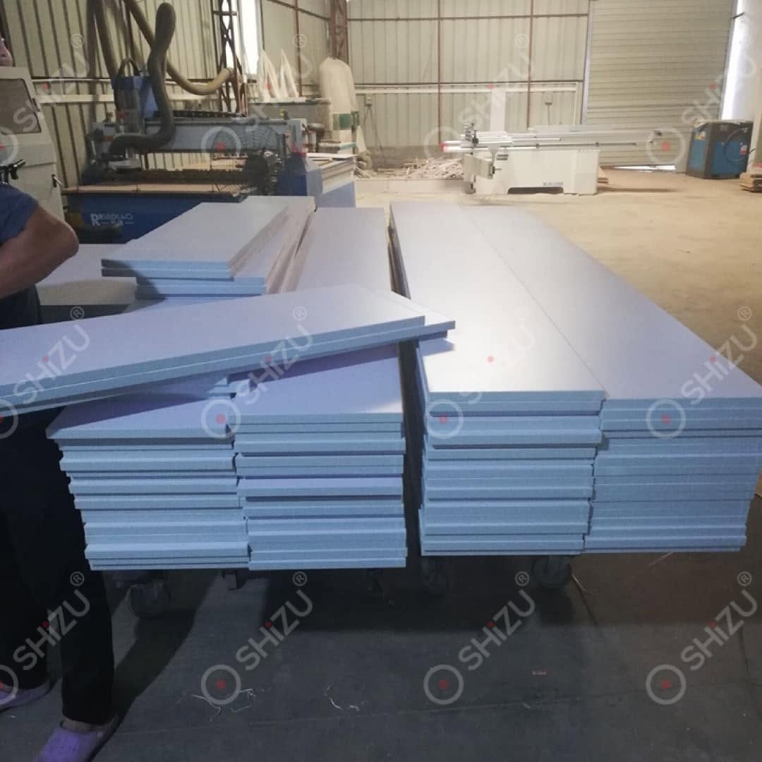 Mặt bàn thao tác bằng ván MDF chống ẩm dày 17mm