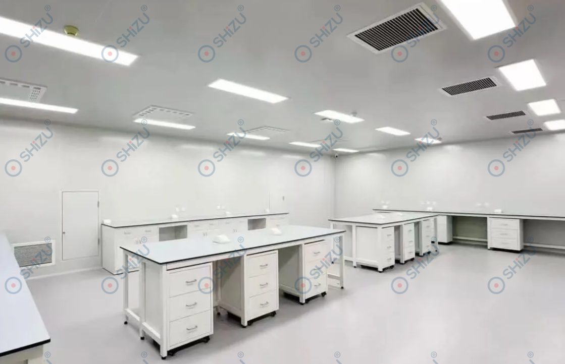 Bố trí bàn thí nghiệm trung tâm và áp tường trong phòng