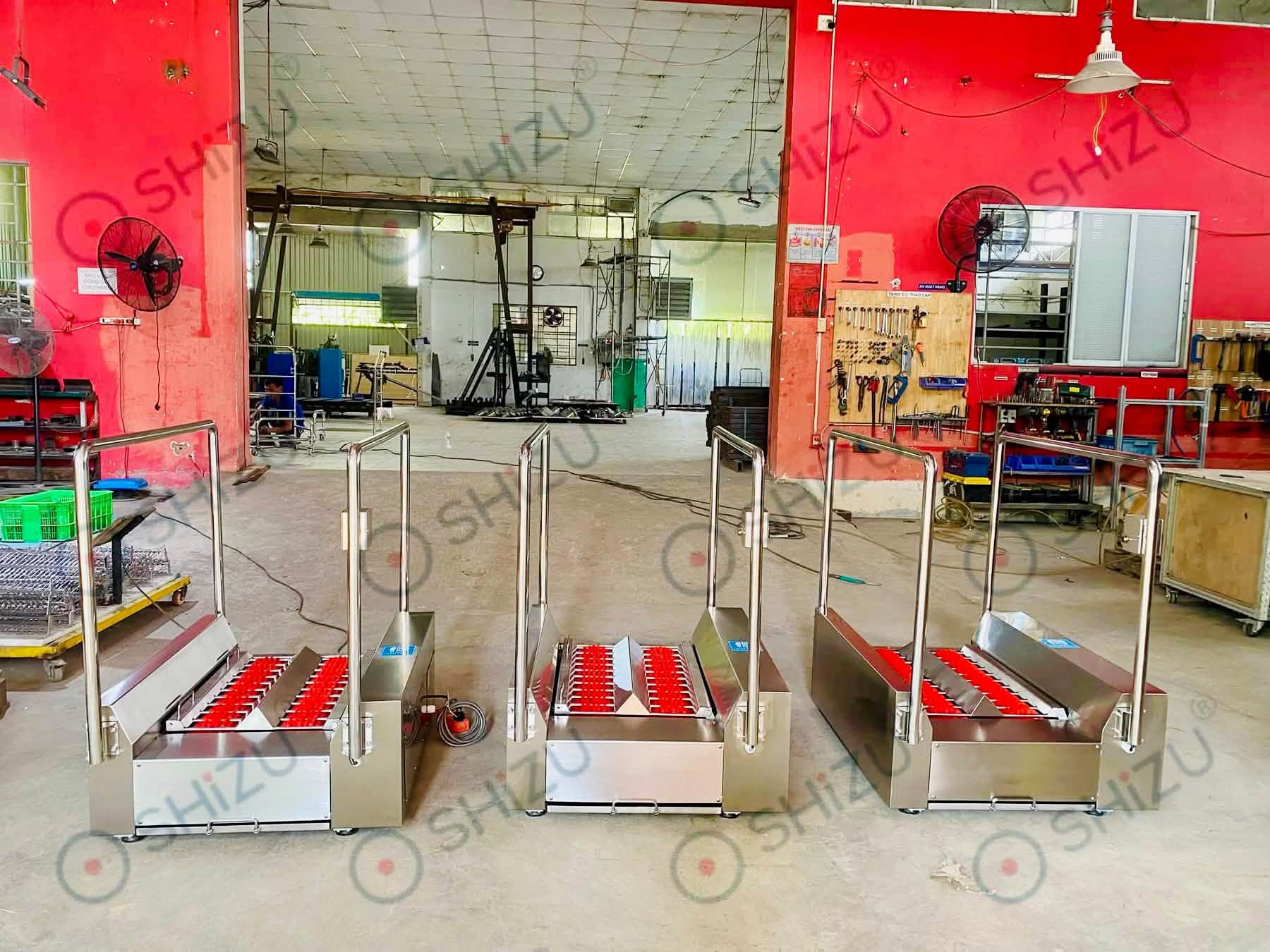 Các máy vệ sinh đế giày SHiZU trước khi bố trí tại nhà máy